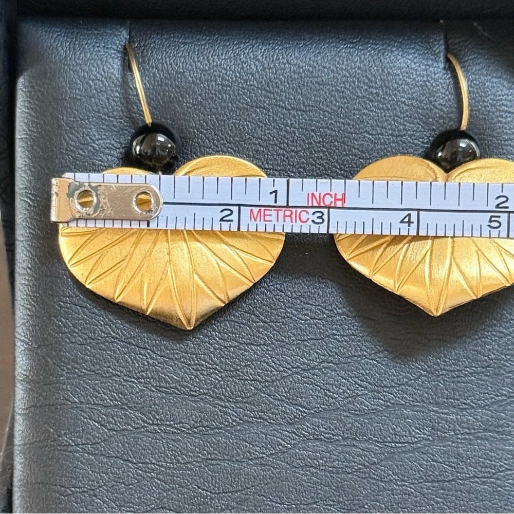 Vintage Lotus Leaf Brushed Gold Tone and Black Bead Earrings - Picture 7 of 8